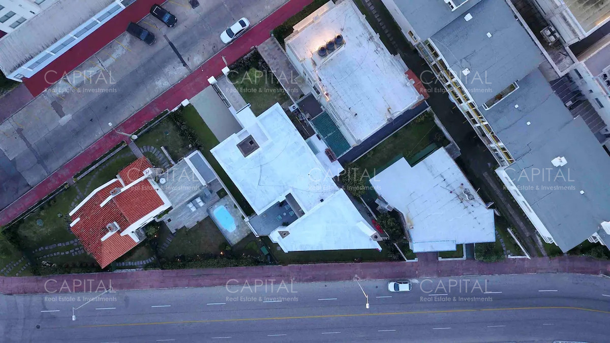 Casa ID.33629 - Casa de seis dormitorios en primera linea frente al mar en Península de Punta del Este