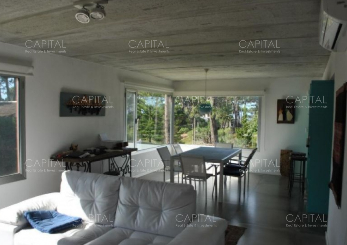 Casa ID.30088 - Muy buena casa en venta Construcción de muy buena calidad con pisos en porcelanato símil hormigón