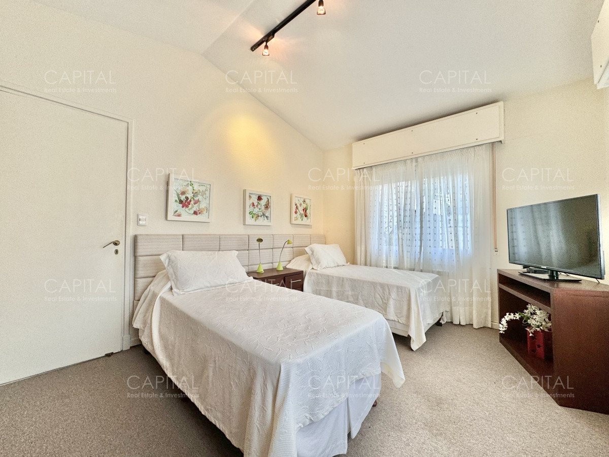 Casa ID.26110 - Casa en Venta en Playa Mansa de Punta del Este 