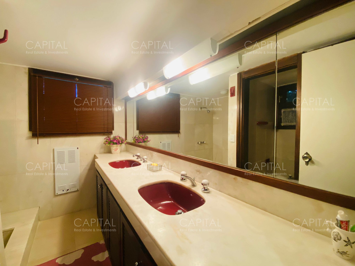 Casa ID.32412 - Residencia de Seis Dormitorios más Dependencia en Barrio Cantegril