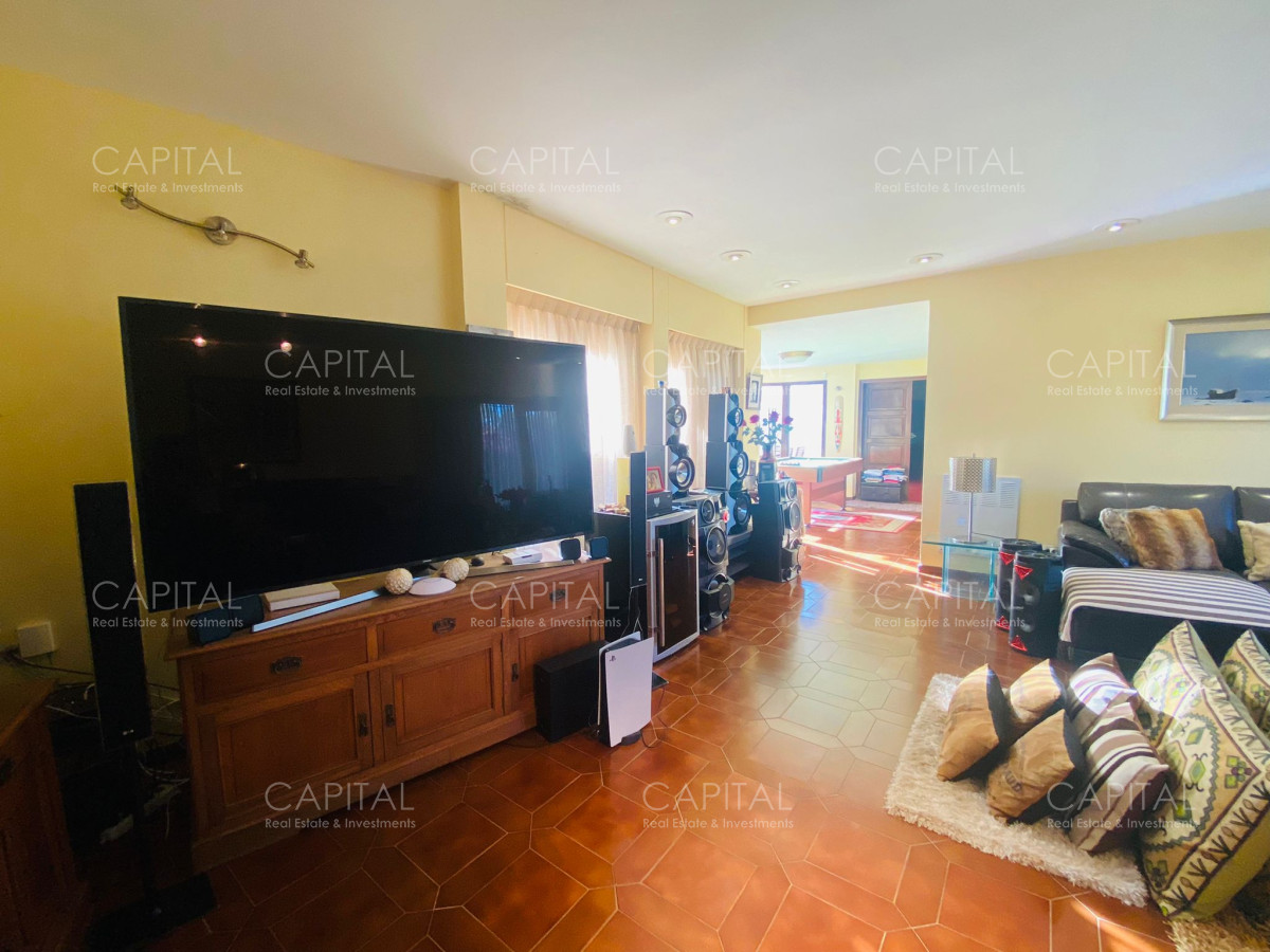 Casa ID.32412 - Residencia de Seis Dormitorios más Dependencia en Barrio Cantegril