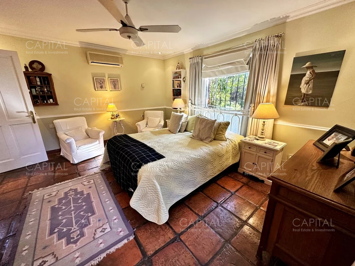 Casa ID.35081 - Casa  en Venta Playa Mansa en venta a 150 metros del mar