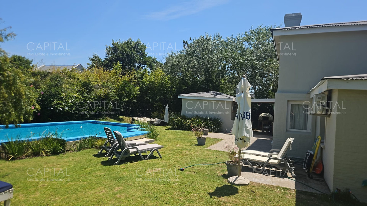 Casa ID.25481 - Casa tres dormitorios y servicio con jardín cercado, piscina climatizada en La Barra