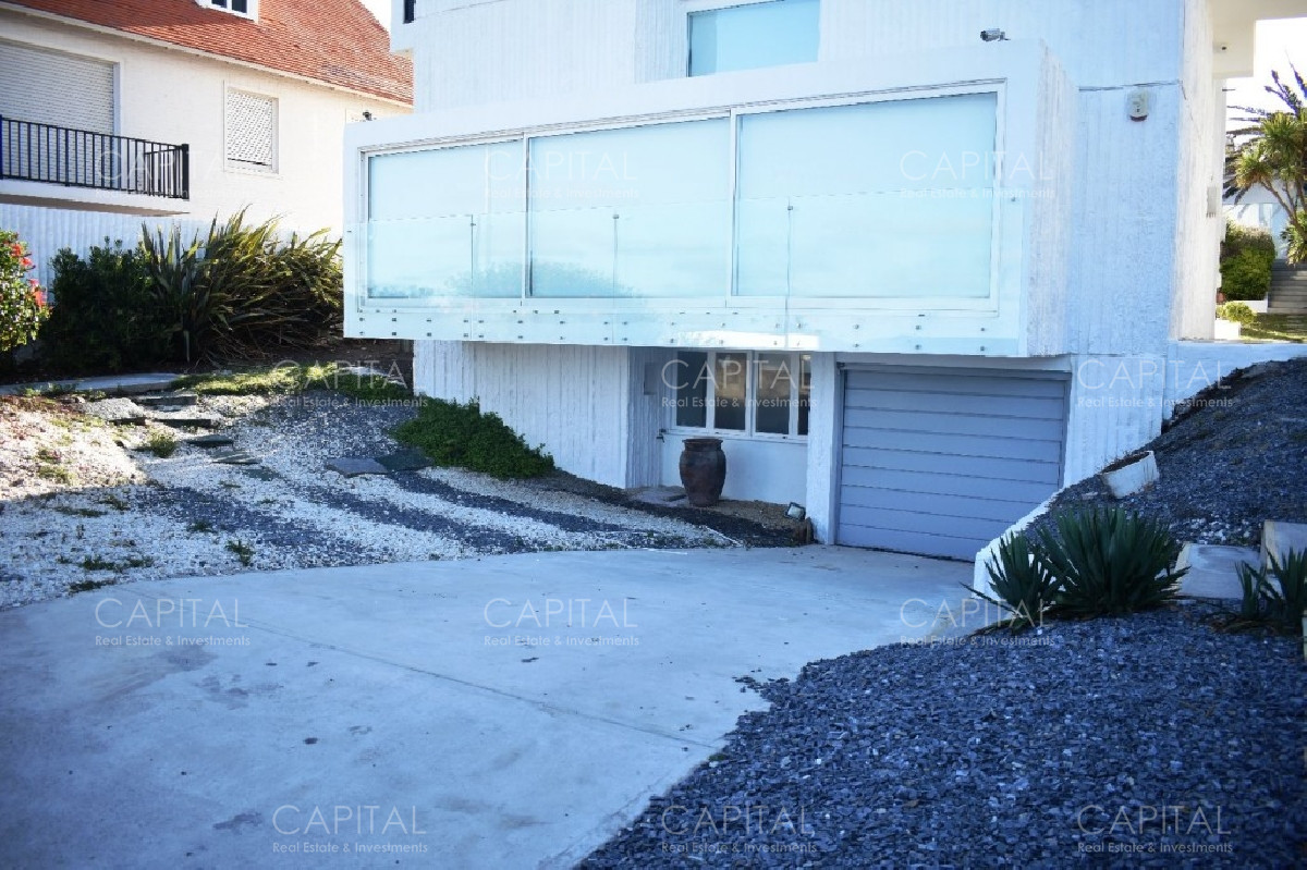 Casa ID.25844 - Excelente casa en 1era fila de Península - 4 dormitorios y solarium con jacuzzi!