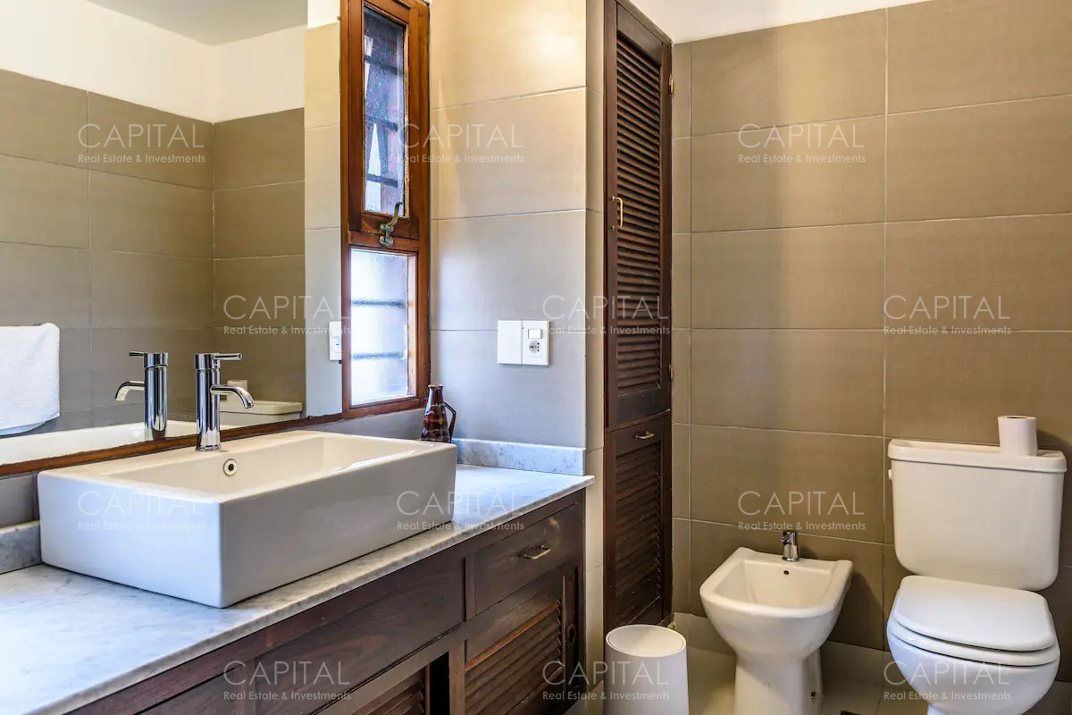 Casa ID.33629 - Casa de seis dormitorios en primera linea frente al mar en Península de Punta del Este