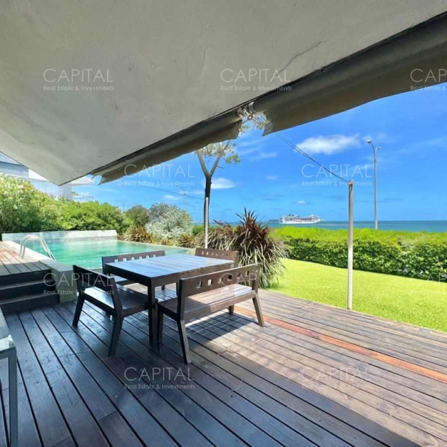 Casa ID.30729 - Casa en Venta Playa Mansa Frente al Mar Cuatro Dormitorios