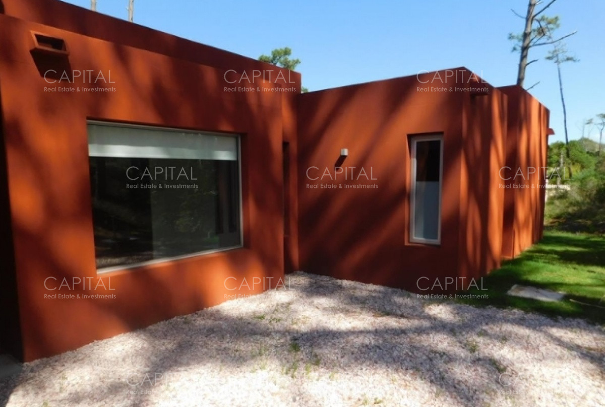 Casa ID.30088 - Muy buena casa en venta Construcción de muy buena calidad con pisos en porcelanato símil hormigón
