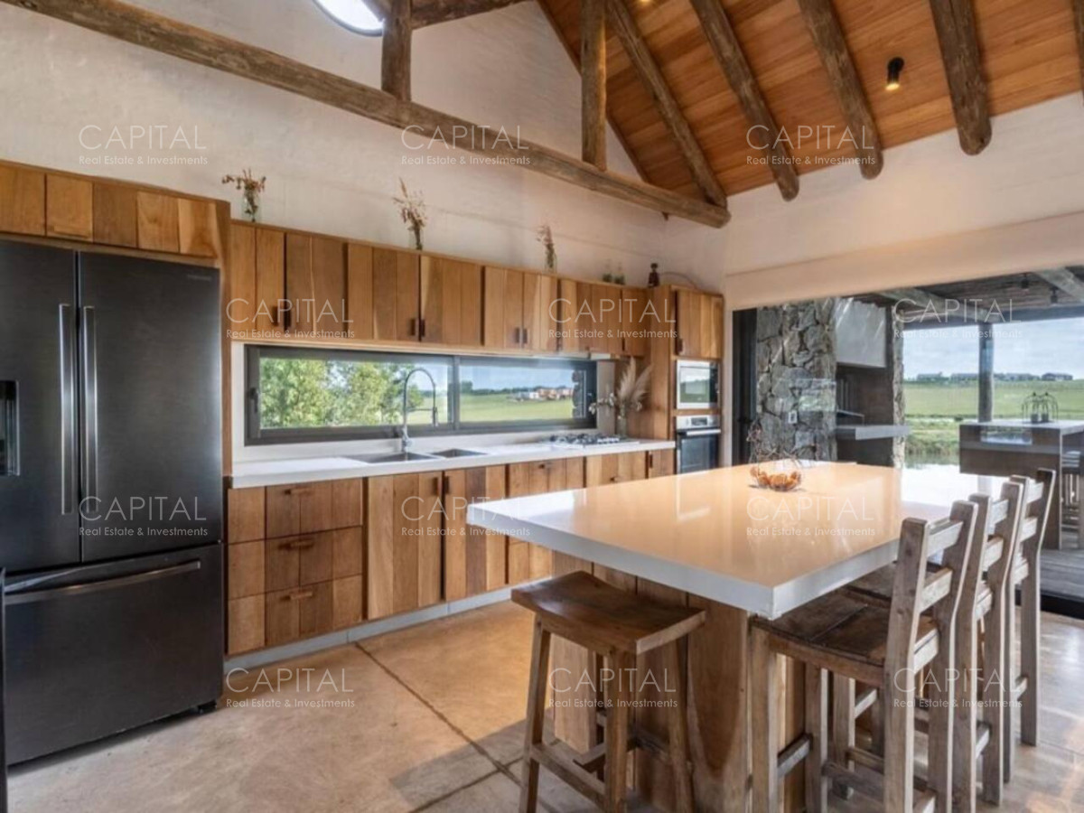 Casa ID.39618 - Casa de 5 dormitorios con piscina en barrio privado