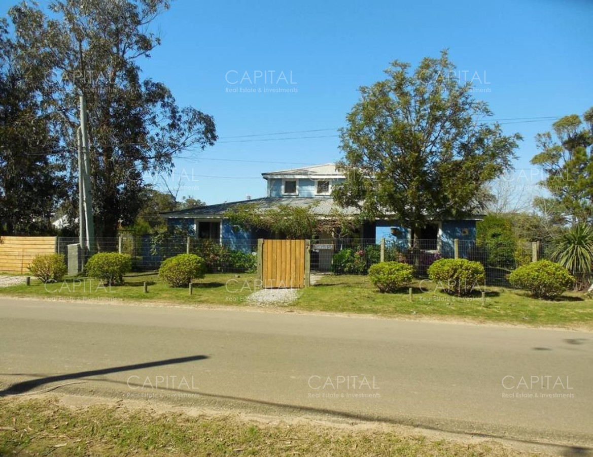 Casa ID.25481 - Casa tres dormitorios y servicio con jardín cercado, piscina climatizada en La Barra