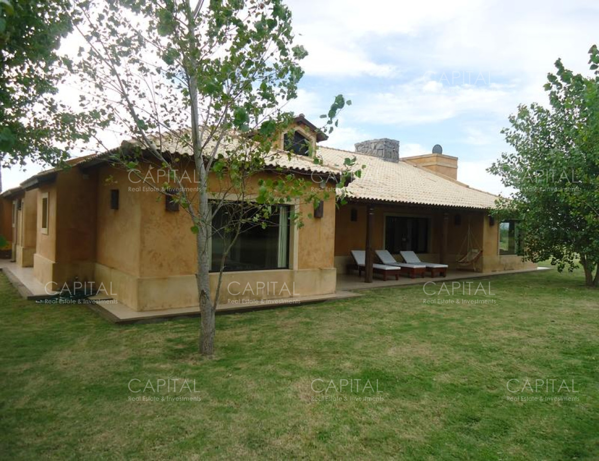 Casa ID.25582 - Casa en venta en Barrio Privado El Quijote