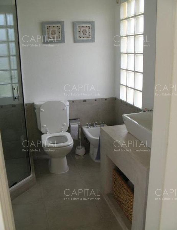 Casa ID.25722 - Excelente casa en Punta Piedras a 1 cuadra de la playa y muy próxima al Chorro