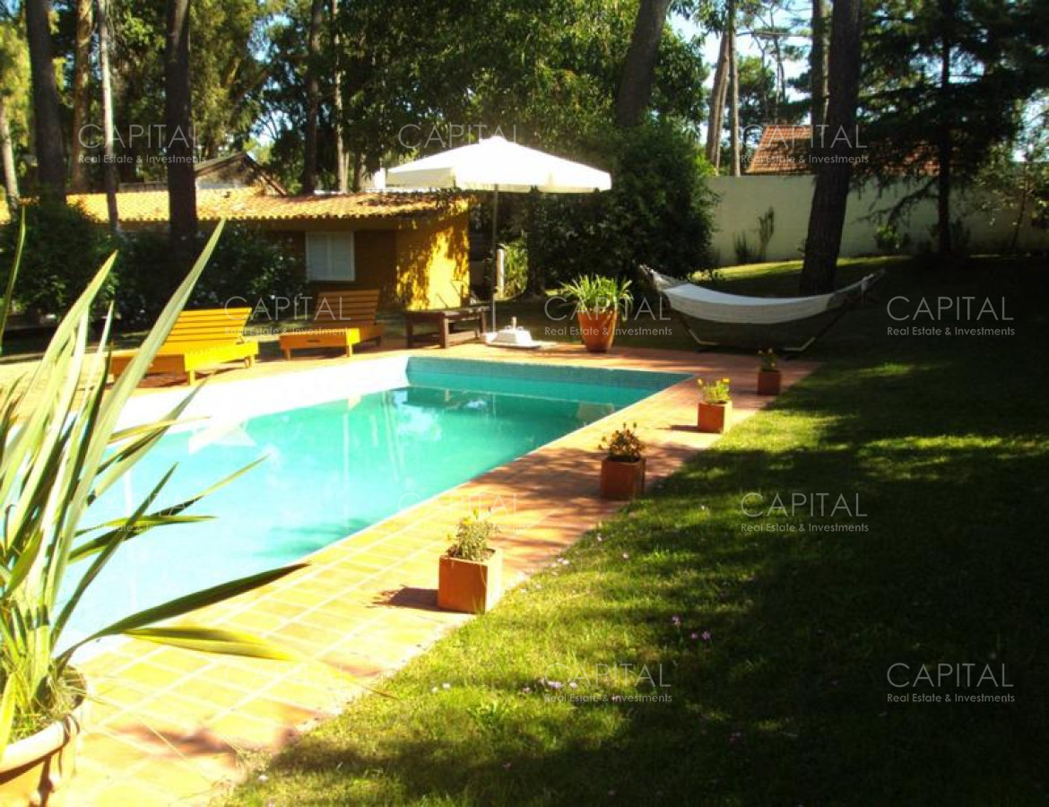Casa de Cuatro Dormitorios con Piscina - San Rafael - CCP24967C