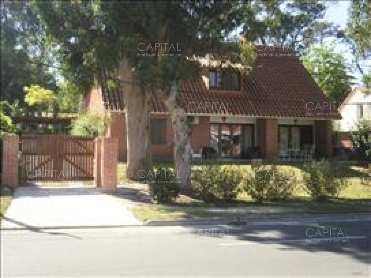 Casa ID.24979 - Casa de 4 dormitorios en alquiler en Playa Mansa