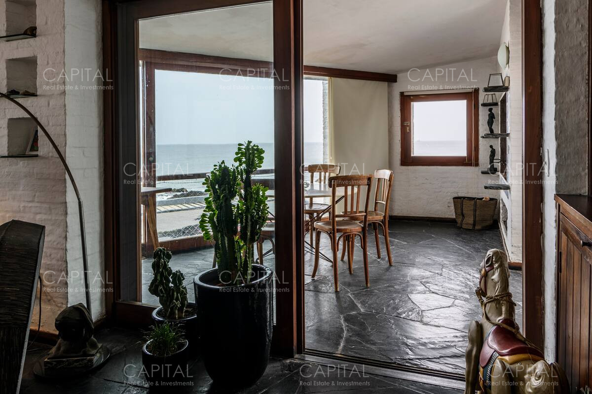 Casa ID.33629 - Casa de seis dormitorios en primera linea frente al mar en Península de Punta del Este