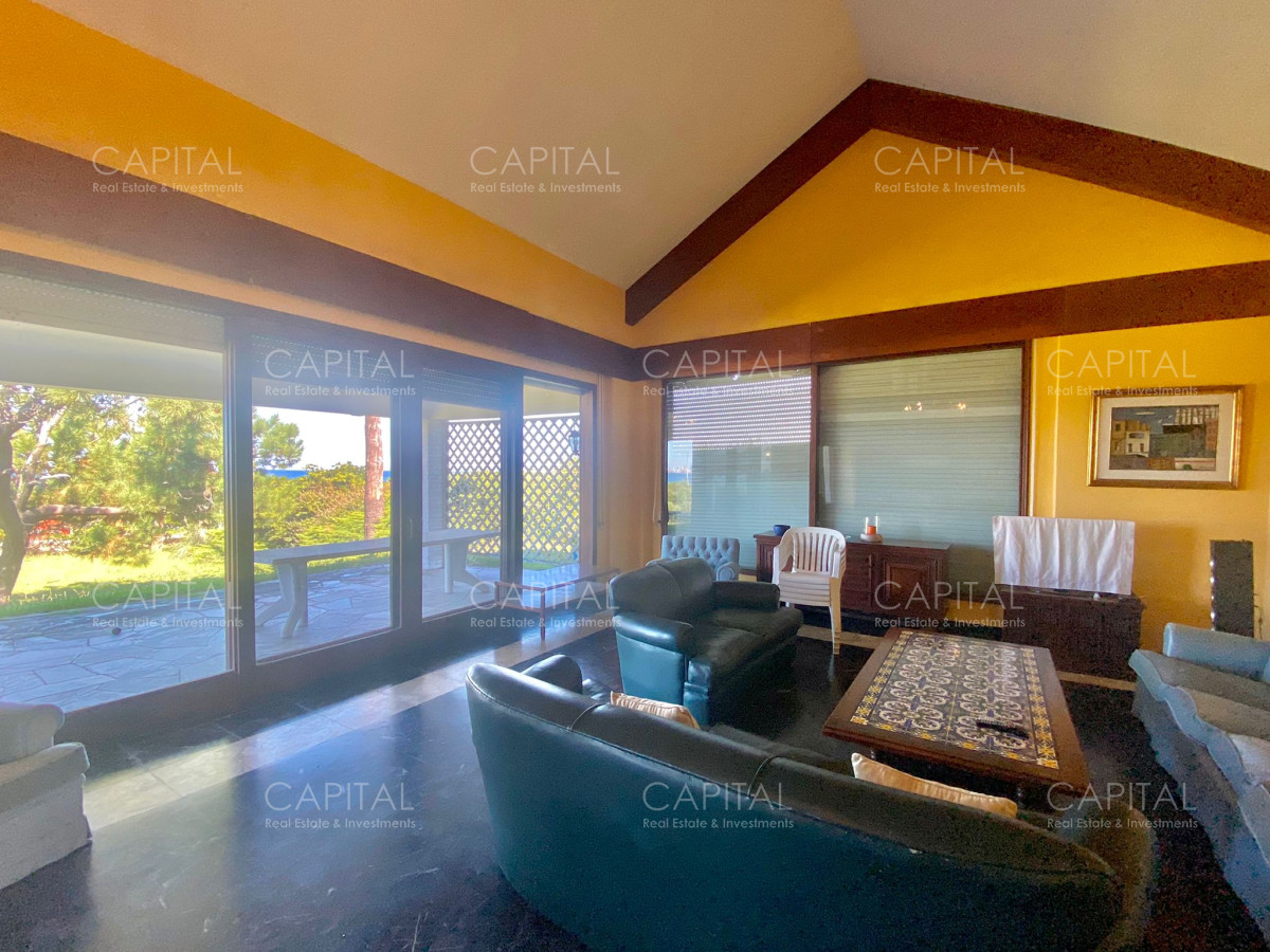 Casa ID.32579 - Casa Frente Al Mar Punta del Este en Venta