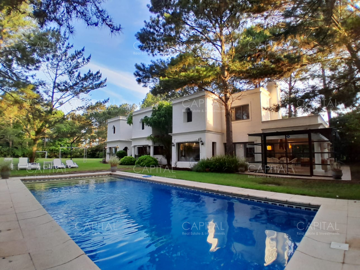 Casa de cinco dormitorios en San Rafael en Venta - CCP25035C