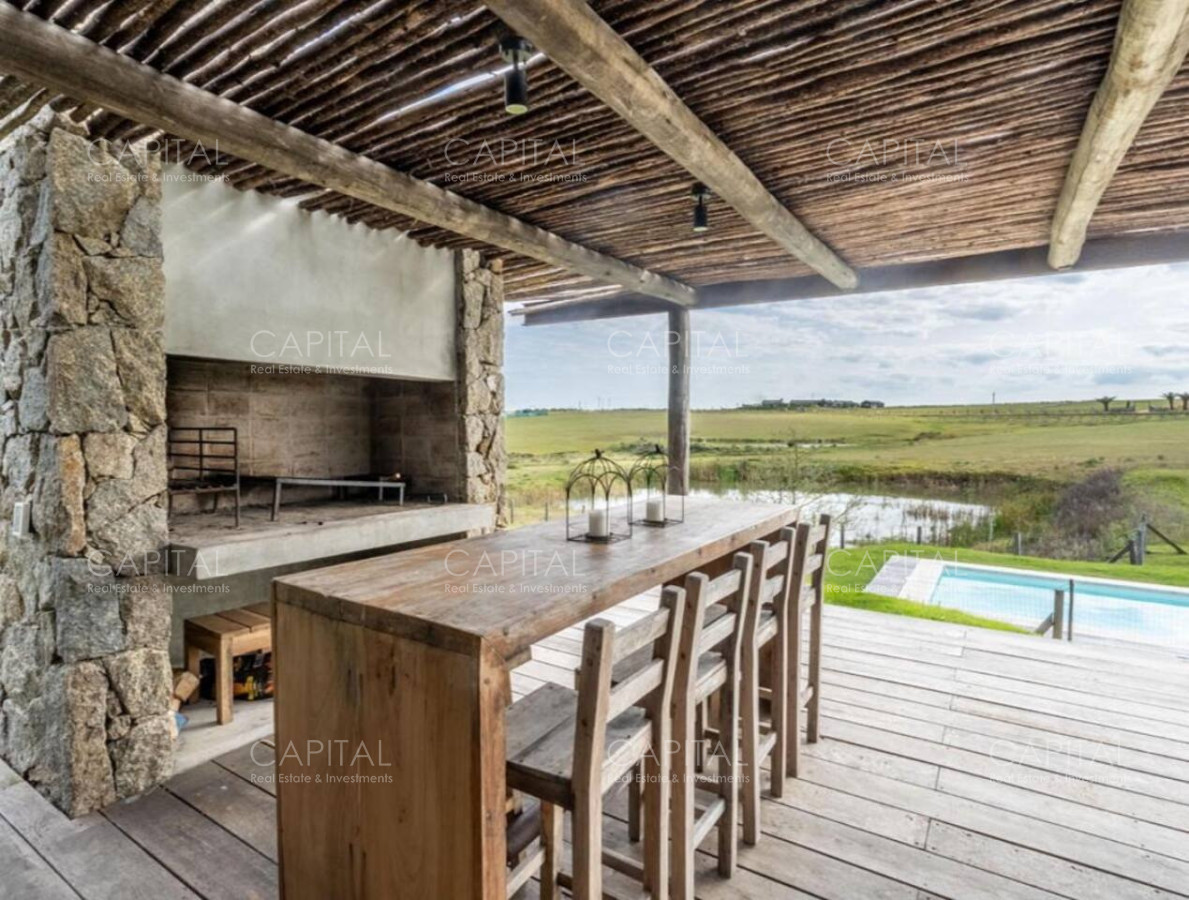 Casa ID.39618 - Casa de 5 dormitorios con piscina en barrio privado