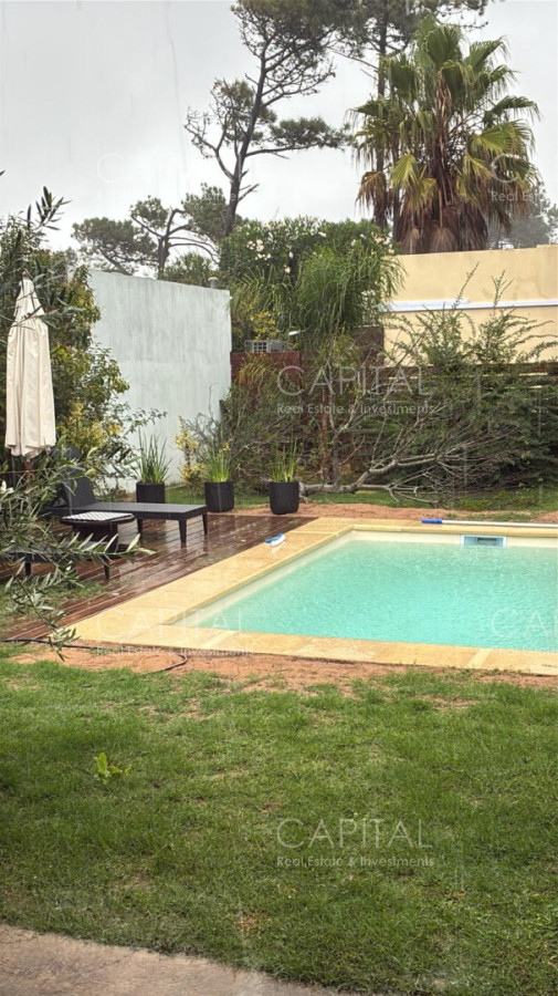 Casa ID.33890 - Casa en venta en Montoya a 1 cuadra del mar con piscina
