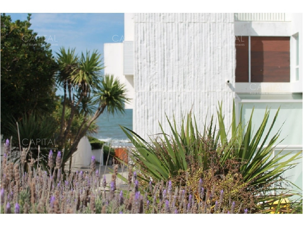 Casa ID.25844 - Excelente casa en 1era fila de Península - 4 dormitorios y solarium con jacuzzi!