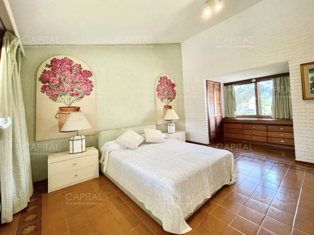 Casa ID.34608 - Casa en Venta de Cuatro Dormitorios , Zona Lugano, Punta del Este