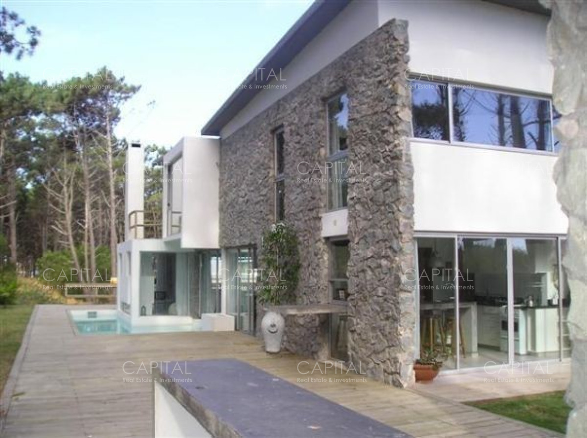 Casa ID.38467 - Casa en Montoya 3 dormitorios y dependencia a 200 mts del mar