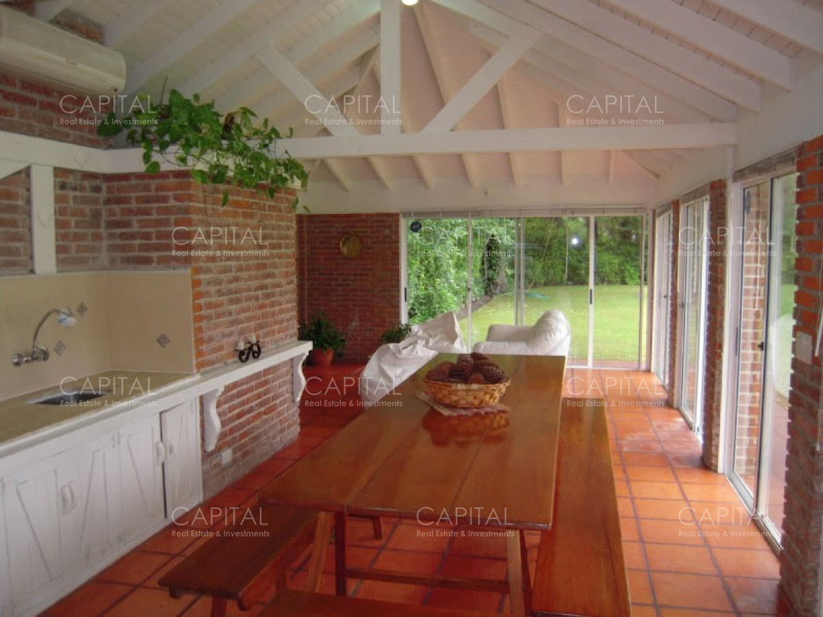 Casa ID.34561 - Casa en Venta Cuatro Dormitorios en Cantegril, Punta Del Este 