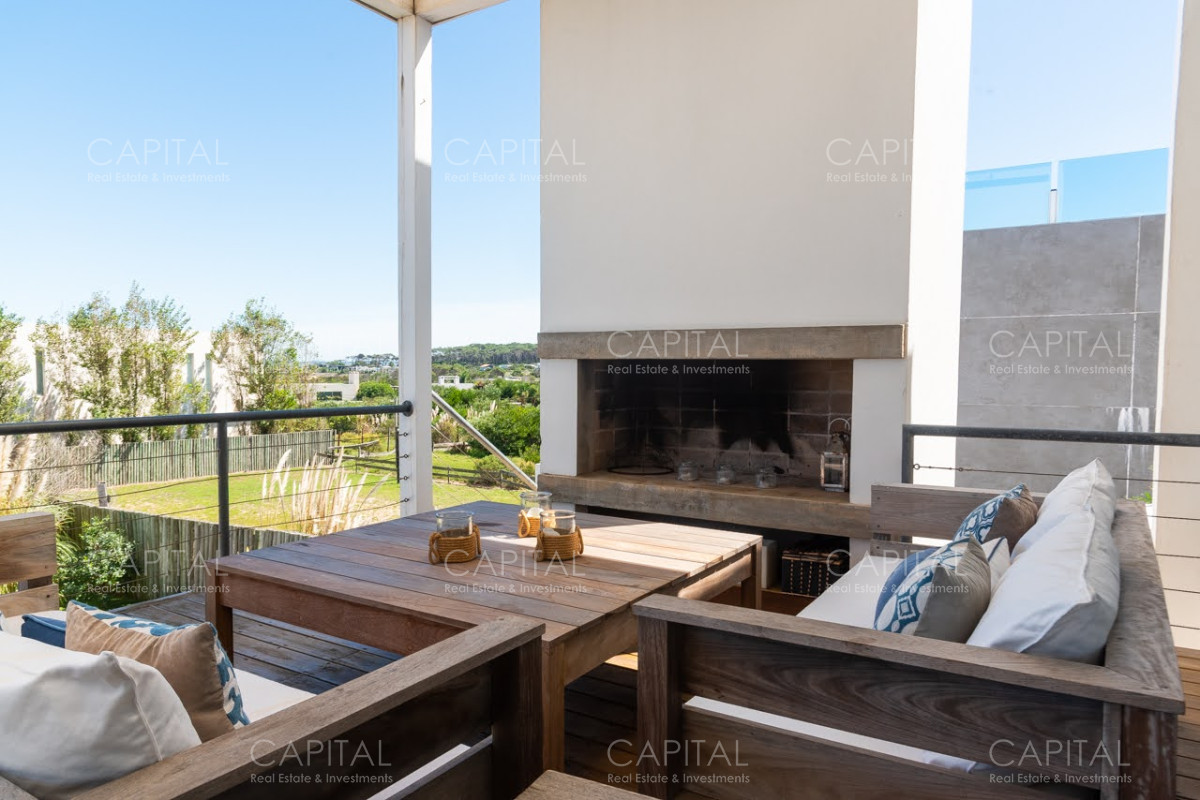 Casa ID.34500 - Casa en Venta De  Cuatro Dormitorios mas Dependencia en Jose Ignacio 