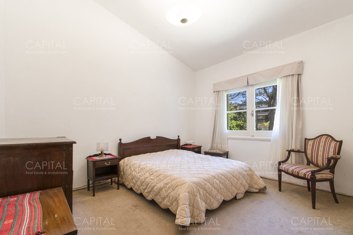 Casa ID.35154 - Casa en Venta en Playa Mansa con más de 3000 m2 de parque.