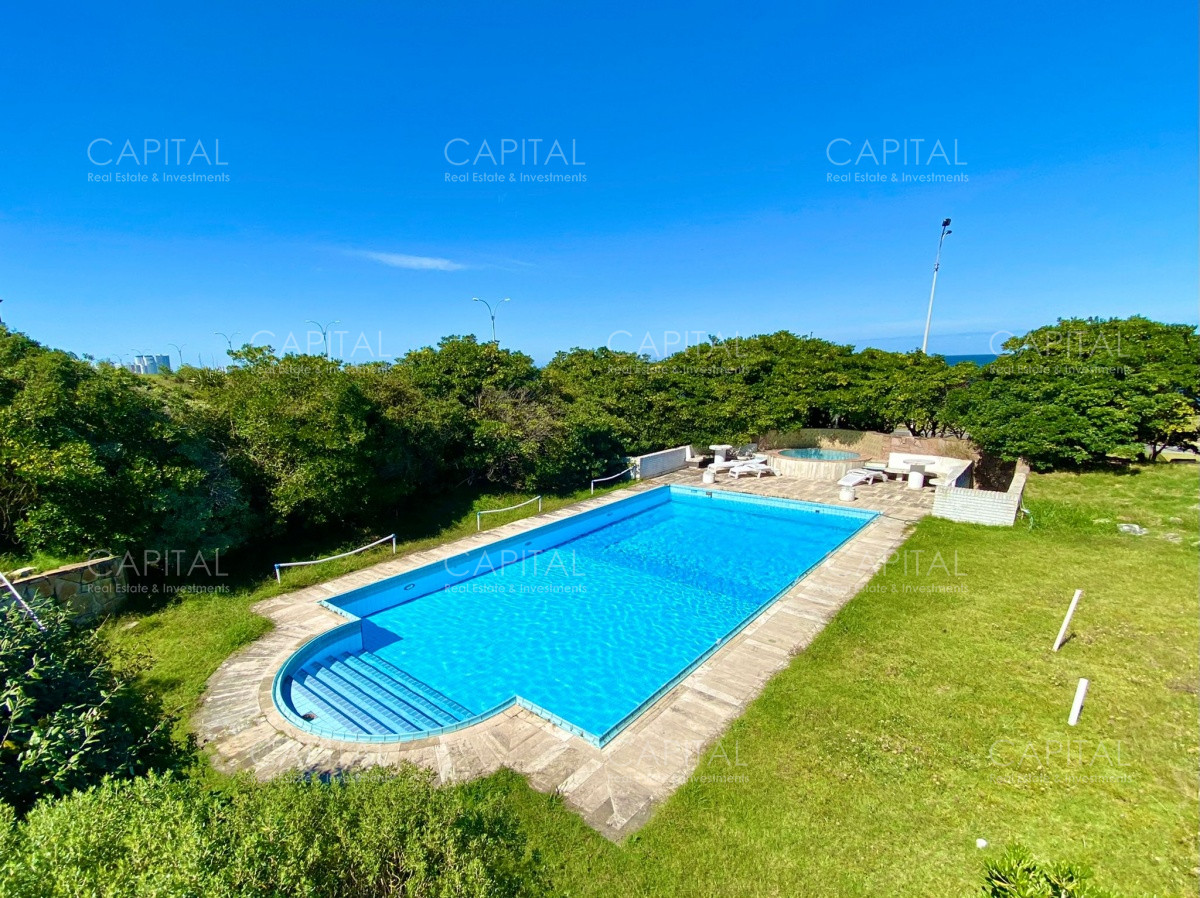 Casa ID.32579 - Casa Frente Al Mar Punta del Este en Venta