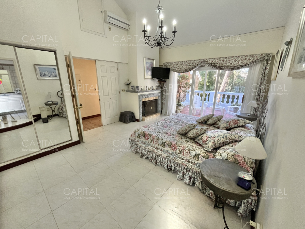 Casa ID.34561 - Casa en Venta Cuatro Dormitorios en Cantegril, Punta Del Este 