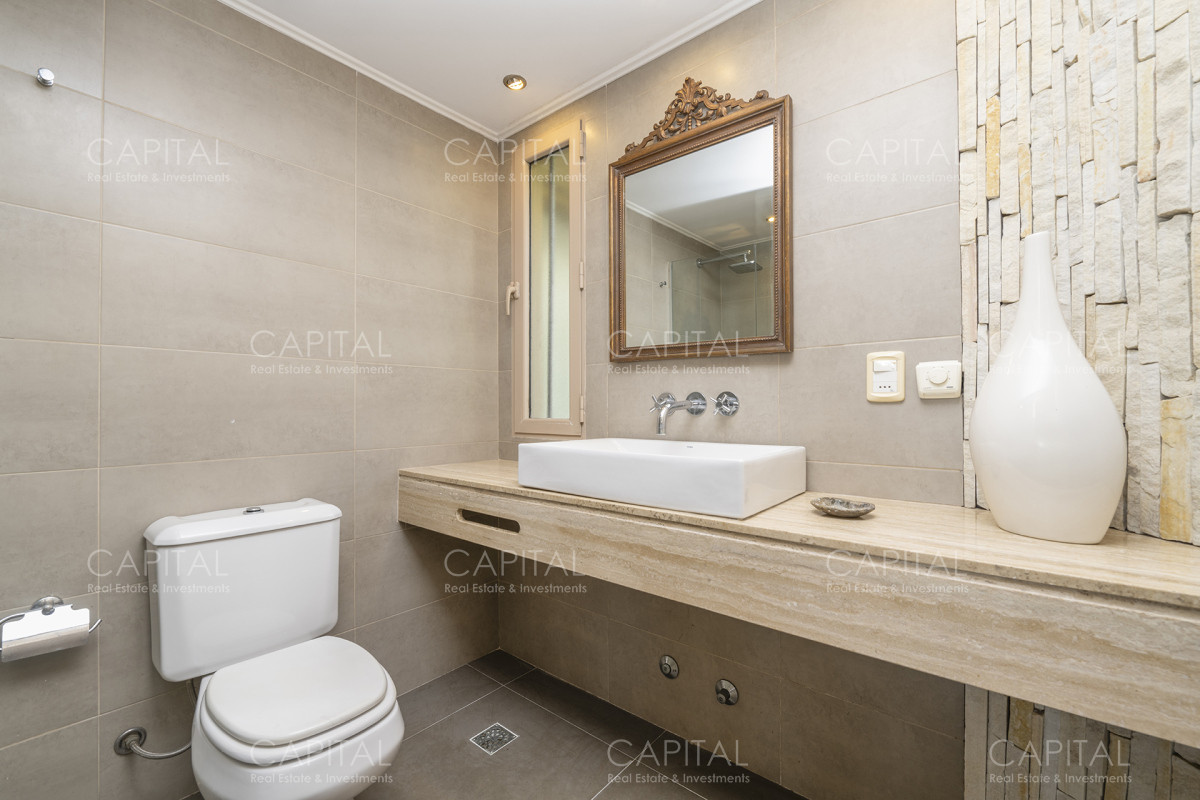 Casa ID.30729 - Casa en Venta Playa Mansa Frente al Mar Cuatro Dormitorios