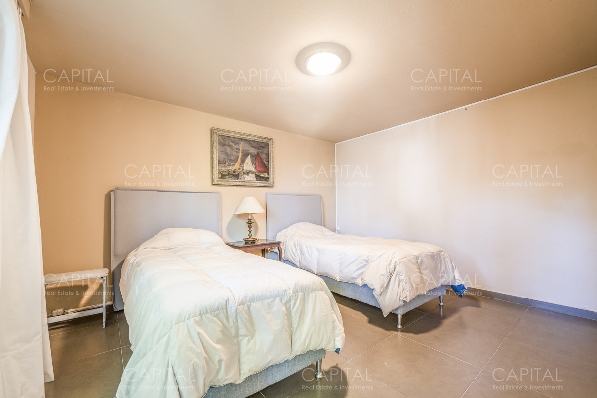 Casa ID.30729 - Casa en Venta Playa Mansa Frente al Mar Cuatro Dormitorios