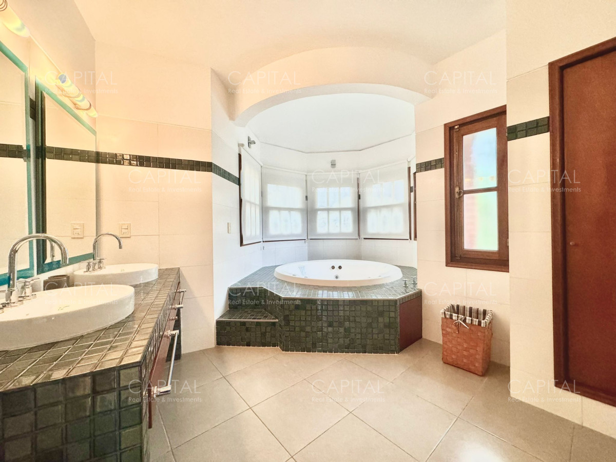 Casa ID.36764 - Residencia en Mansa 5 dormitorios + dependencia