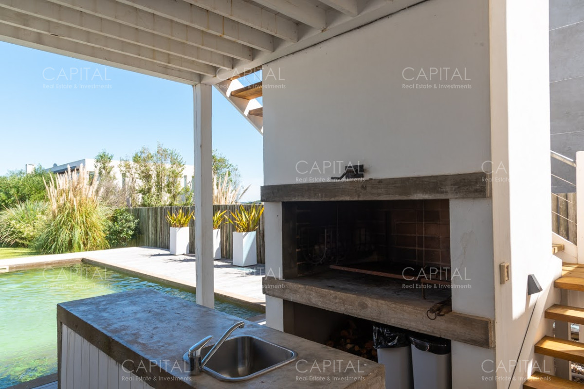 Casa ID.34500 - Casa en Venta De  Cuatro Dormitorios mas Dependencia en Jose Ignacio 