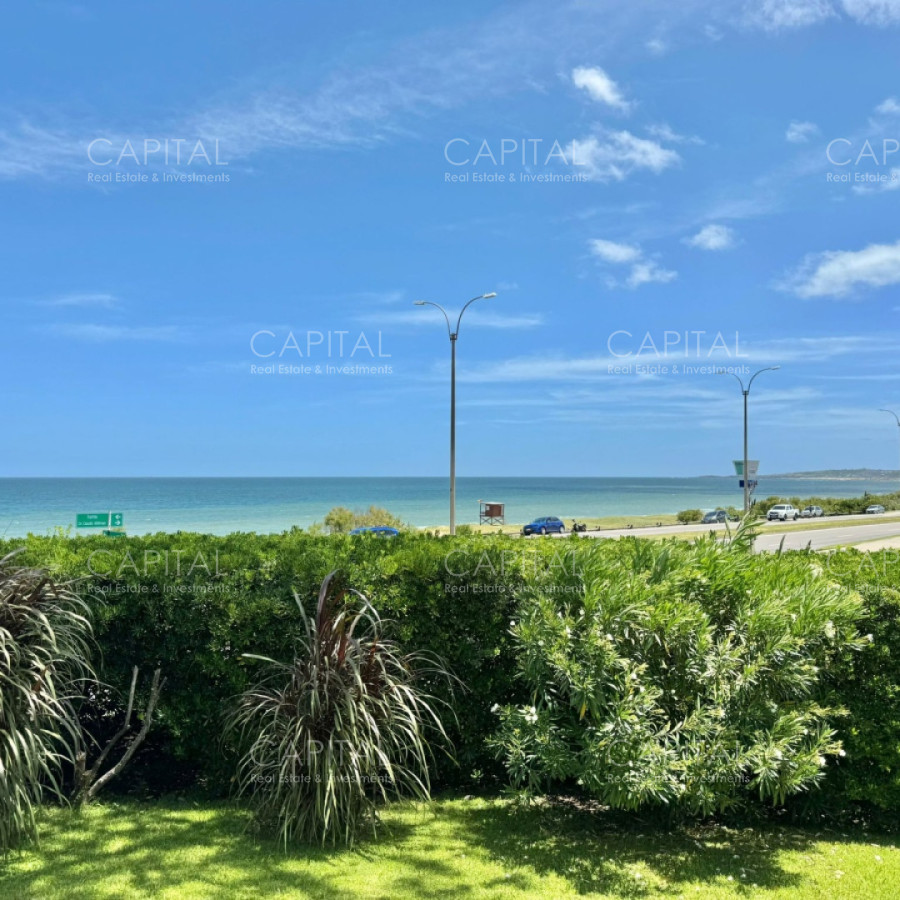 Casa ID.30729 - Casa en Venta Playa Mansa Frente al Mar Cuatro Dormitorios