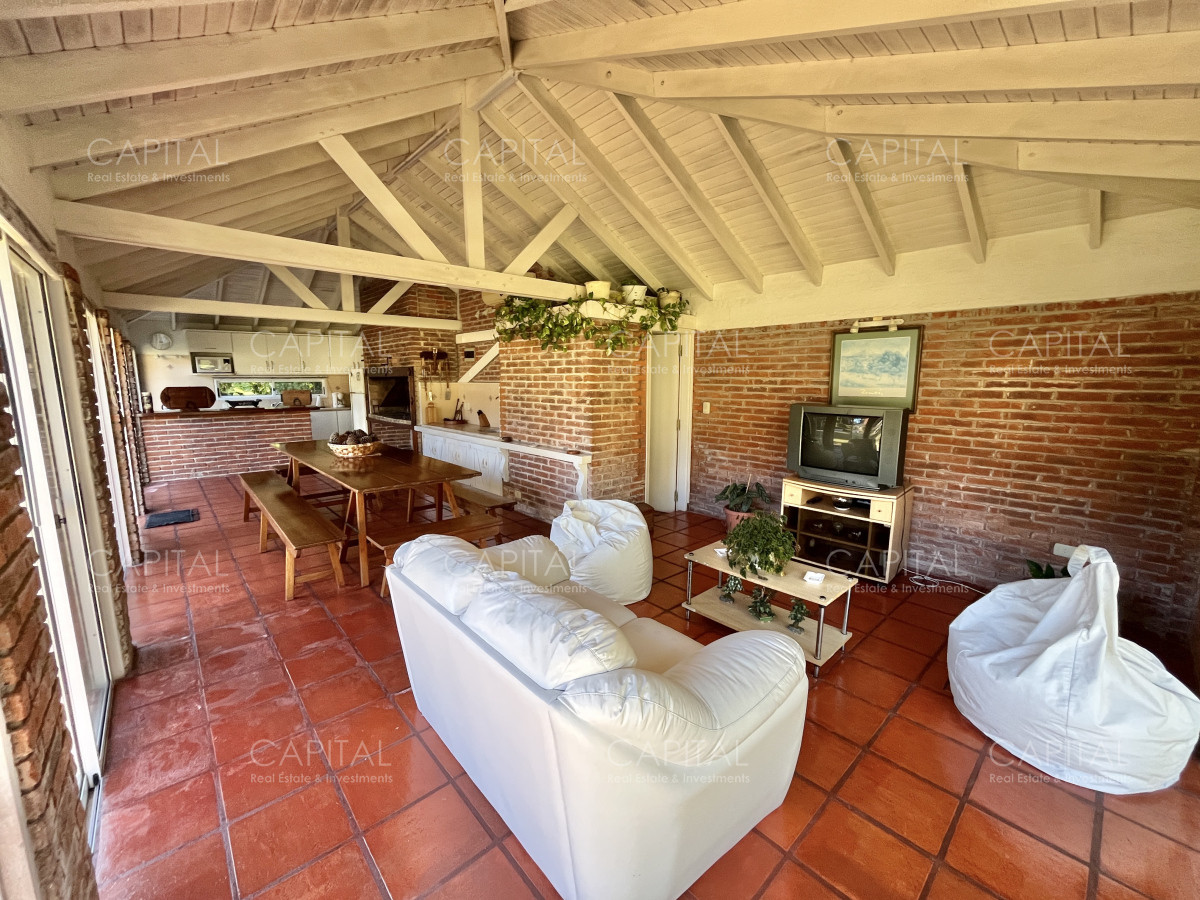 Casa ID.34561 - Casa en Venta Cuatro Dormitorios en Cantegril, Punta Del Este 