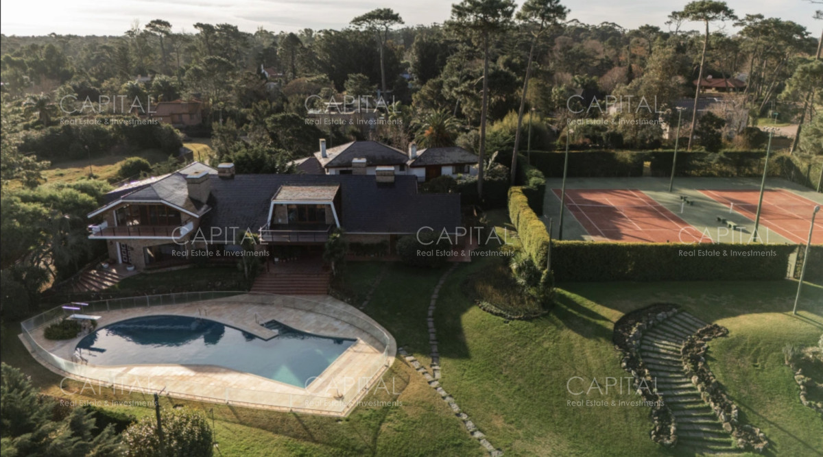 Casa ID.39114 - Mansion en Venta en Playa Mansa Punta del Este