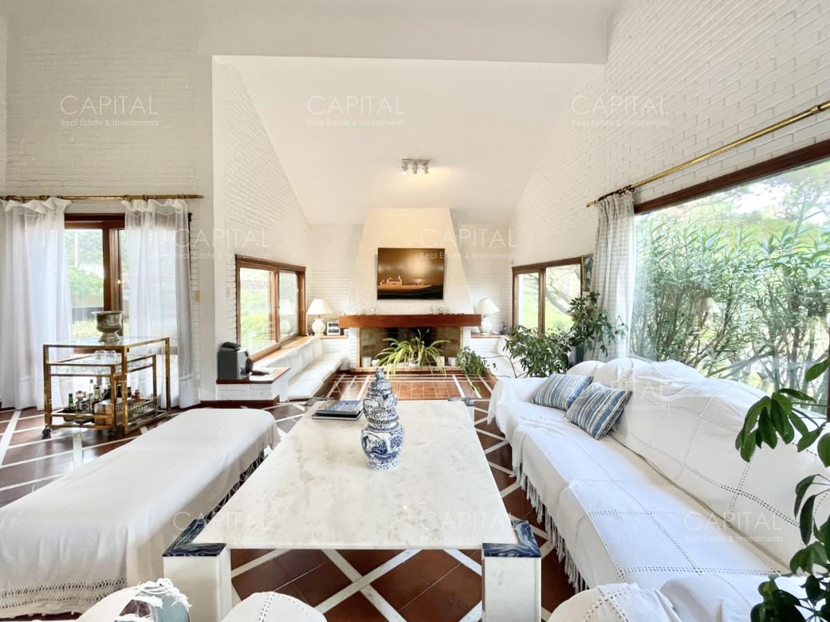 Casa ID.34608 - Casa en Venta de Cuatro Dormitorios , Zona Lugano, Punta del Este
