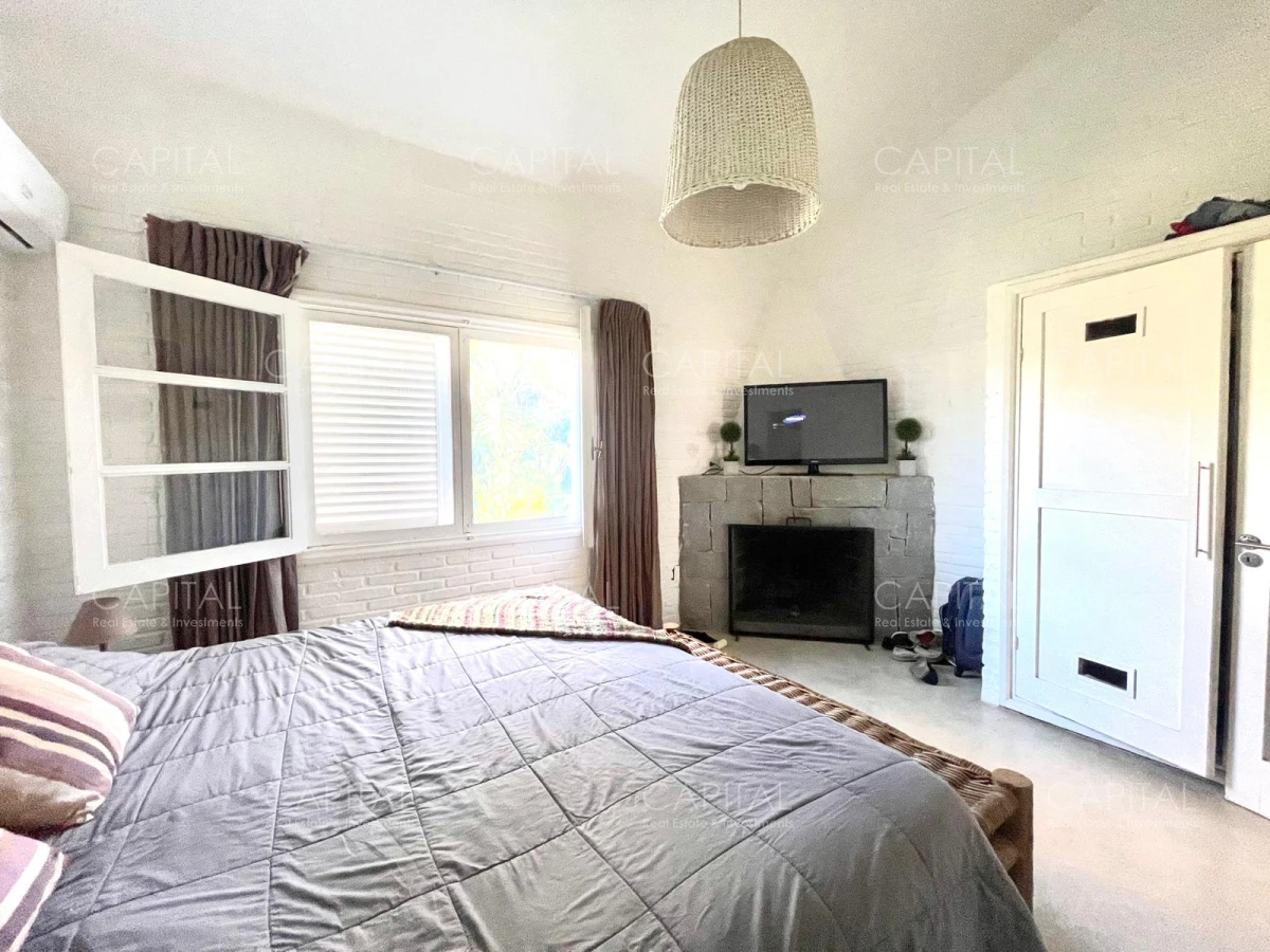 Casa ID.36678 - Casa en Venta de 3 Dormitorios y Servicio en Playa Mansa