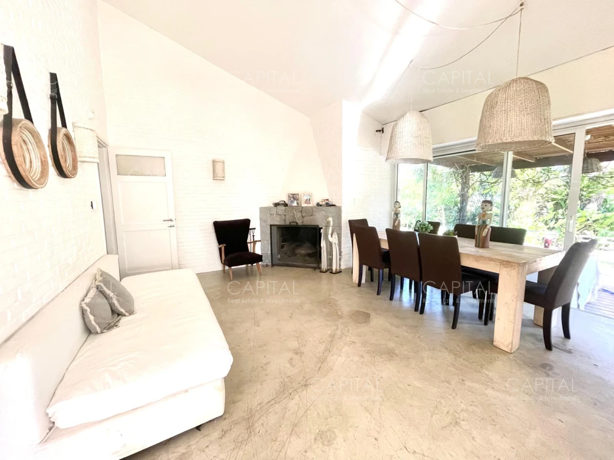 Casa ID.36678 - Casa en Venta de 3 Dormitorios y Servicio en Playa Mansa