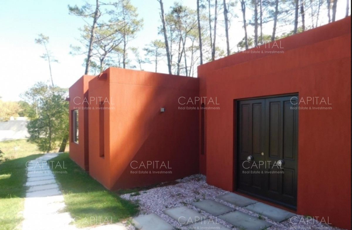 Casa ID.30088 - Muy buena casa en venta Construcción de muy buena calidad con pisos en porcelanato símil hormigón