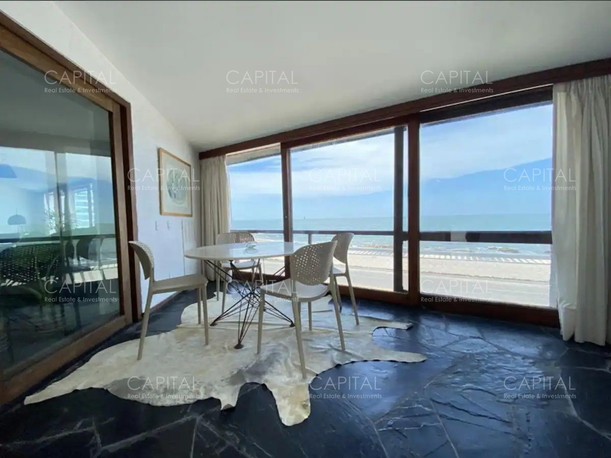 Casa ID.33629 - Casa de seis dormitorios en primera linea frente al mar en Península de Punta del Este