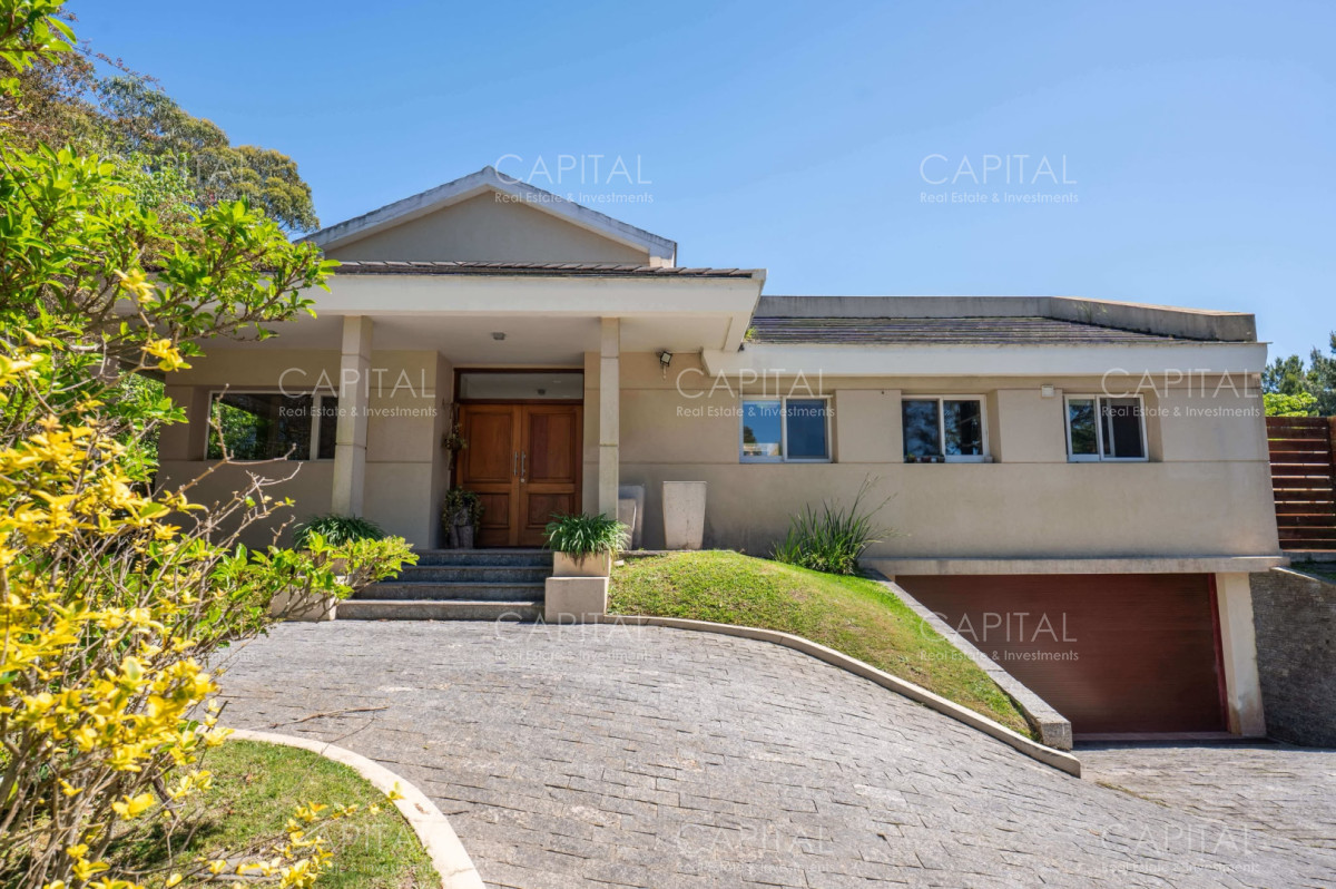 Casa en La Residence con Amplio Jardín, Piscina y Parrillero