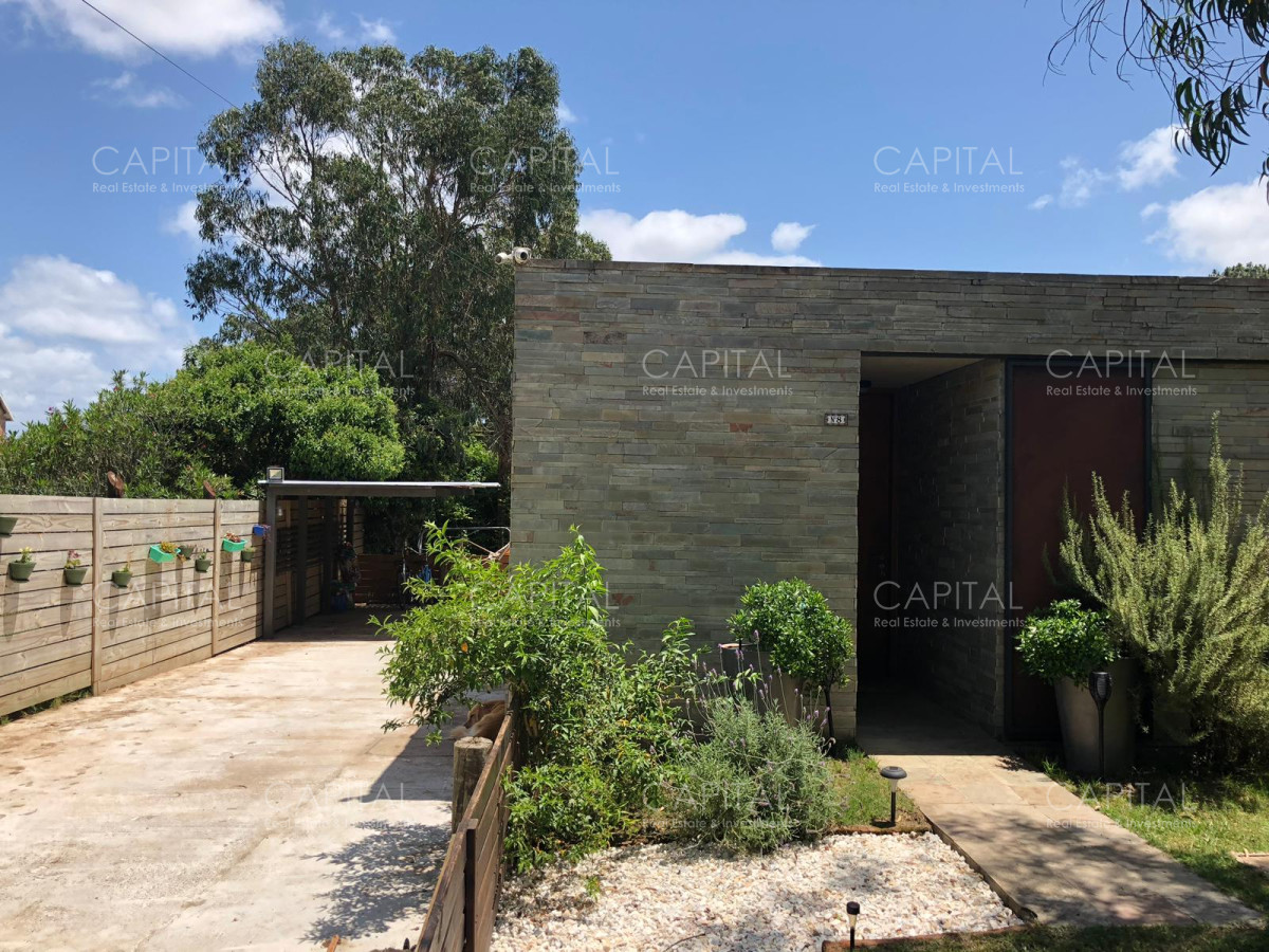 Casa en Venta de 2 Dormitorios a pocos metros de Playa Mansa - Pinares Punta del Este