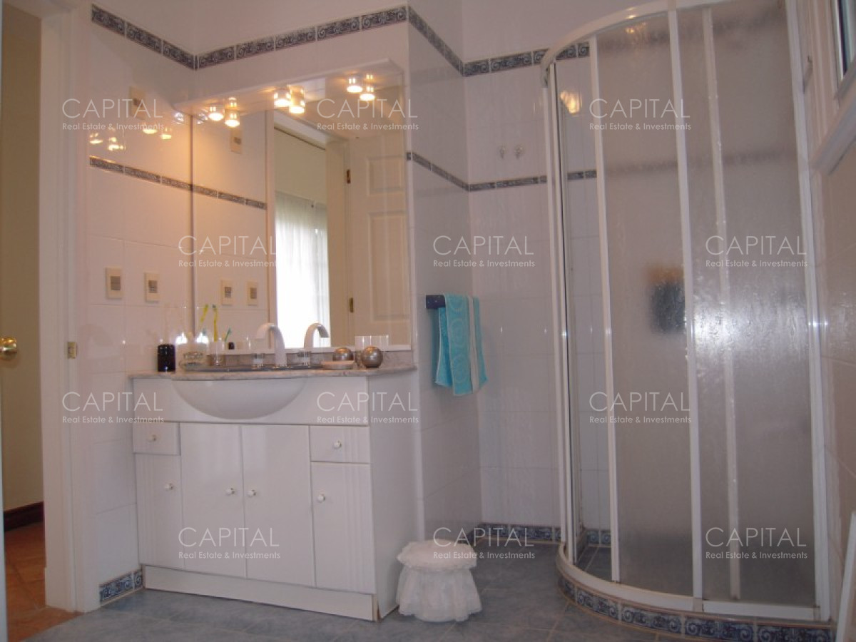 Casa ID.34561 - Casa en Venta Cuatro Dormitorios en Cantegril, Punta Del Este 