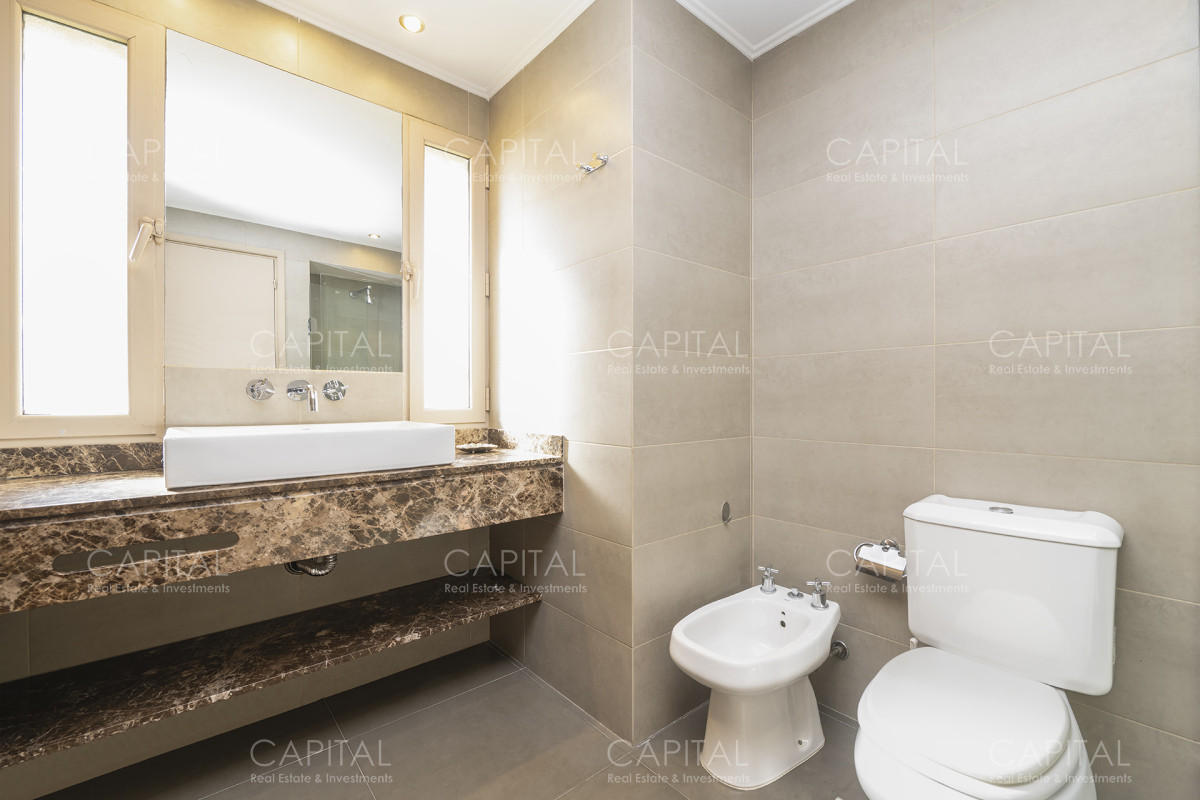 Casa ID.30729 - Casa en Venta Playa Mansa Frente al Mar Cuatro Dormitorios