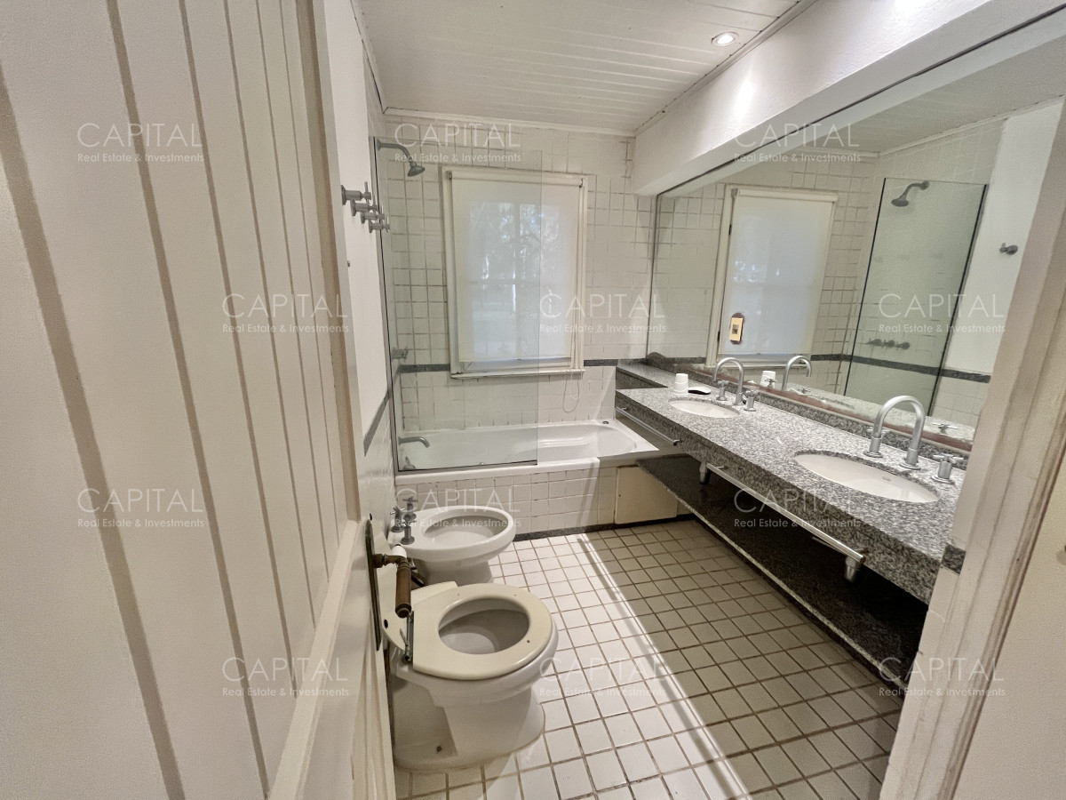 Casa ID.28358 - Casa en Venta Barrio Laguna Blanca Punta del Este Cinco Dormitorios