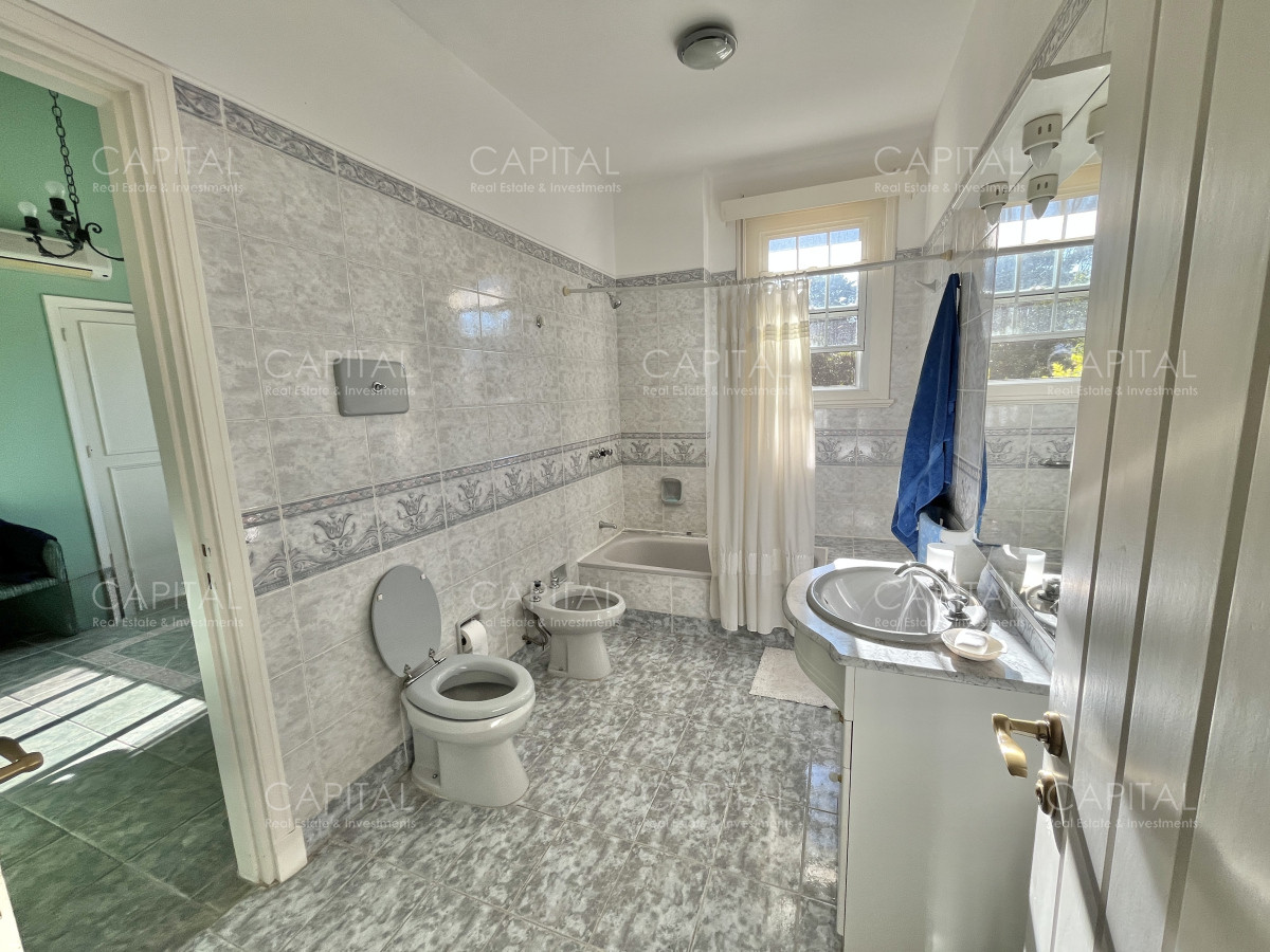 Casa ID.34561 - Casa en Venta Cuatro Dormitorios en Cantegril, Punta Del Este 