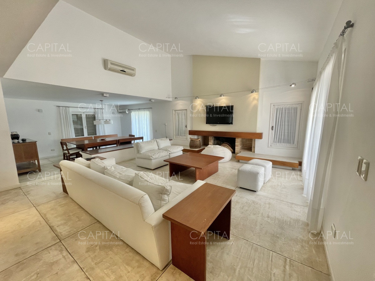 Casa ID.39115 - Casa en Venta de Cuatro Dormitorios  en Lugano 