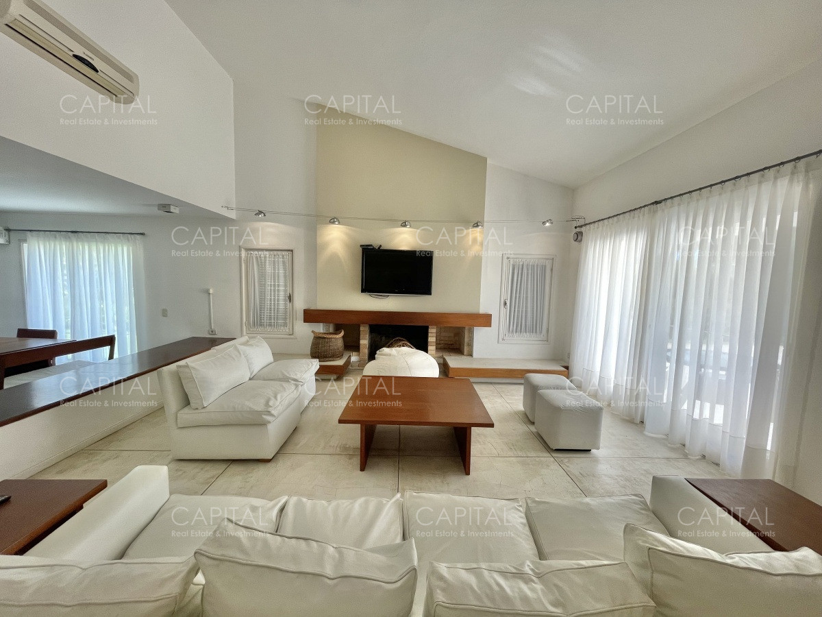 Casa ID.39115 - Casa en Venta de Cuatro Dormitorios  en Lugano 